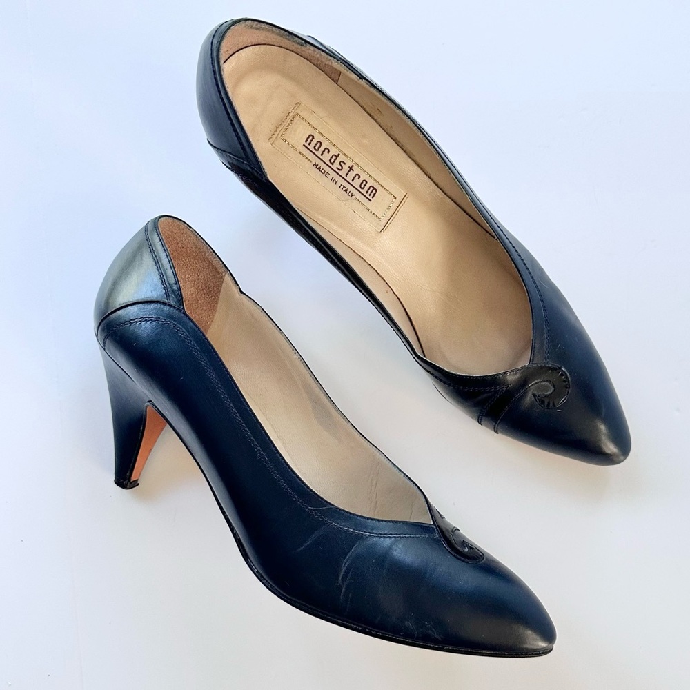 Vintage Nordstrom Made in Italy Navy Leather and Patent Pumps 8.5